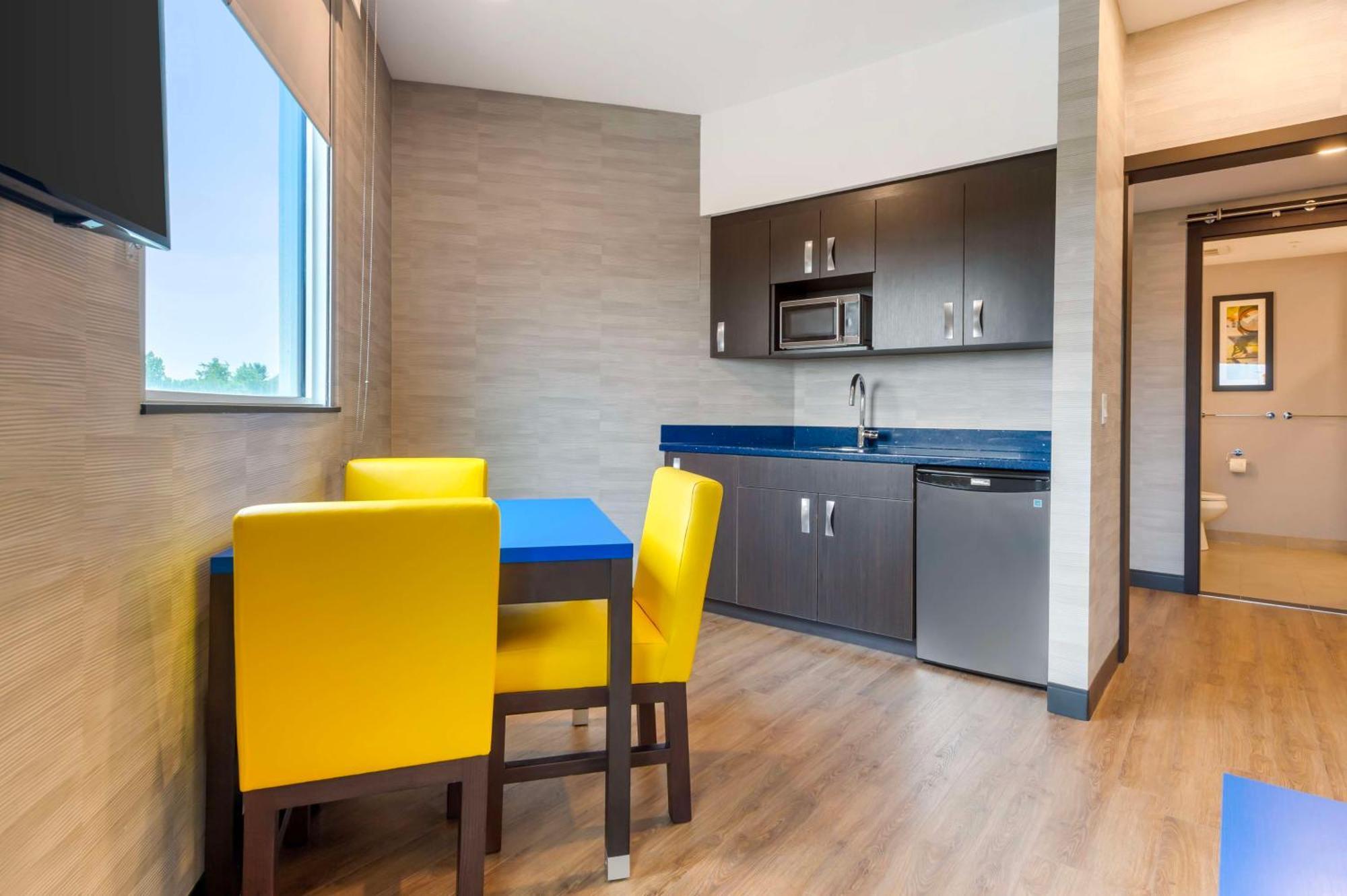 GLō Best Western Kanata Ottawa West Bagian luar foto