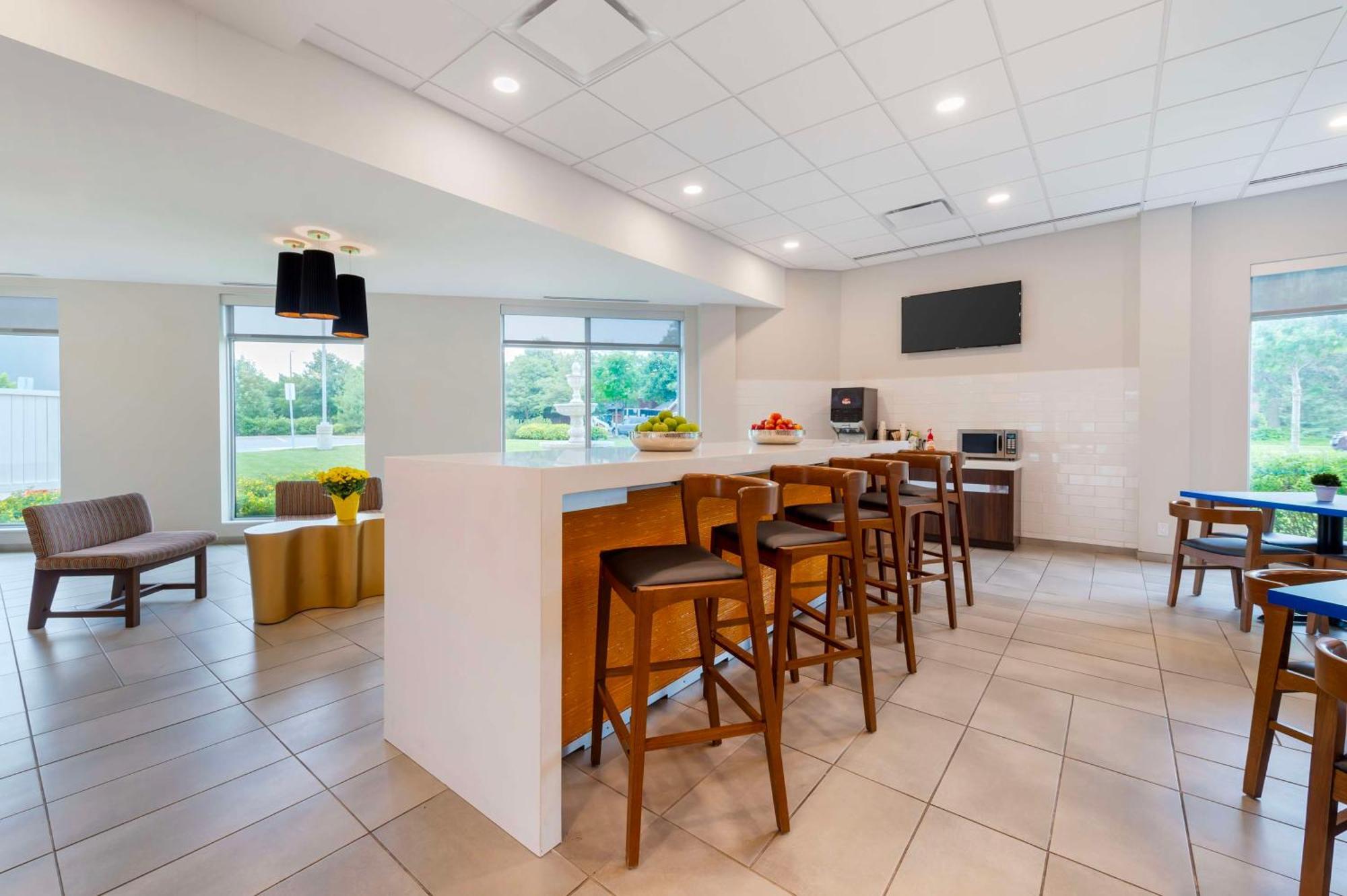 GLō Best Western Kanata Ottawa West Bagian luar foto